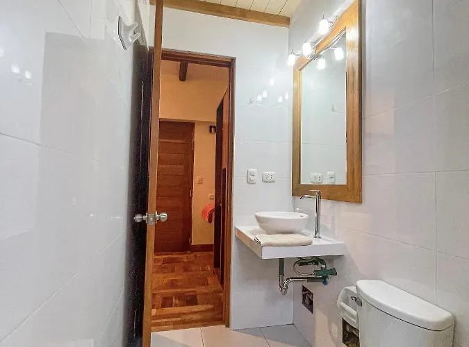 Hotel Light Wood Calca