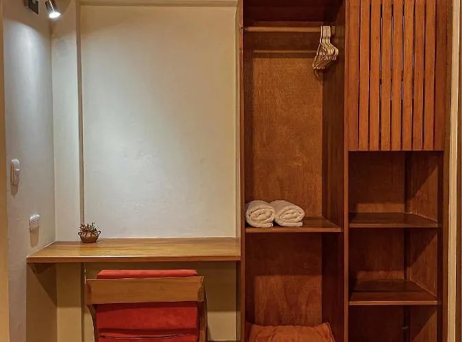 Hotel Light Wood Calca